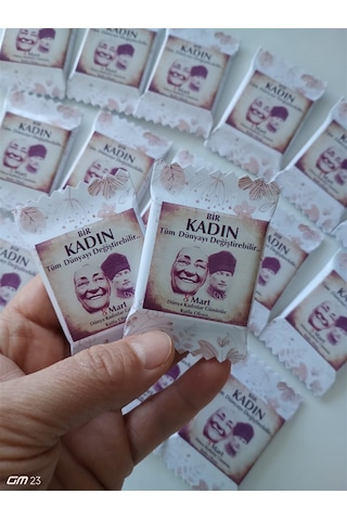 Farklı Market 8 Mart Kadınlar Günü Hediyesi Özel Kesim Zübeyde Hanım Atatürk İkramlık Çikolata 18 Adet