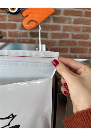 Çöp Torbası Kendinden Yapışkanlı, Sızdırmaz, İz Bırakmaz, Pratik, Çift Tarafı Aç-kapa Bantlı 15 Adet 25x25+5 Cm