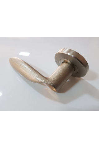 Çelik Kapı Kolu Rozetli Prinç Neptün Lazer Labrifin Sol