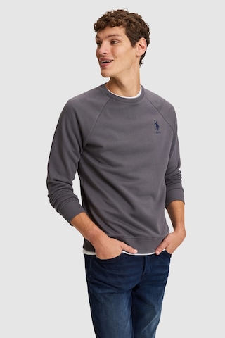 U.S. Polo Assn. Erkek Gri Bisiklet Yaka Regular Fit Basic Sweatshirt 50329441-vr024