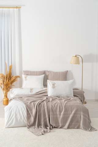 Amara Vizon Nakışlı Çift Kişilik %100 Pamuklu Nevresimli Pike Seti - 7 Parça Çeyiz Seti Vizon