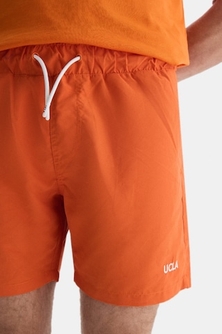 Ucla Perkıns Turuncu Deniz Şort Nakışlı Standard Fit Erkek Deniz Şort Turuncu