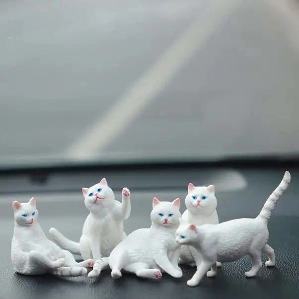 Trendooze Yatan Gri Kedi Heykeli, Gerçekçi Ev Ve Araba Dekoru