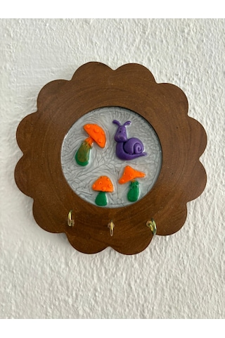 Pelince - Mor Salyangoz Ve Mantar Figürlü - Epoksi Ahşap Anahtar Askılığı Tek Ürün - Çap: 18 Cm Ahşap