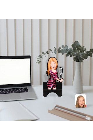 Kişiye Özel Şarkı Söyleyen Kız Karikatürlü Ahşap Biblo Telefon St