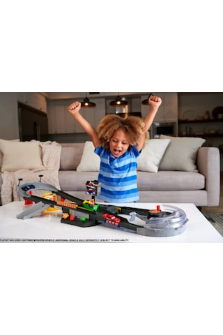 Disney Cars Piston Kupası Yarış Seti HPD81