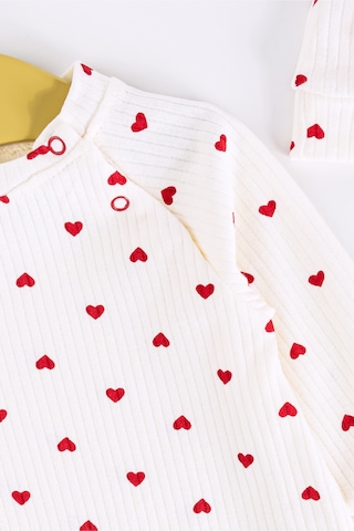 Kalp Desenli Şapkalı Kız Bebek Tulum 001