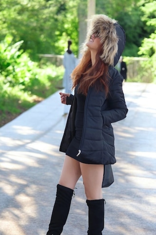 Eldiven Detaylı Siyah Kapüşonlu Orta Boy Kürklü Şişme Mont Co121syh1 Siyah