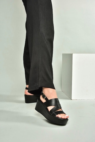 Fox Shoes U555750203 Siyah Hakiki Deri Dolgu Topuklu Kadın Ayakkabı Siyah-hakiki Deri