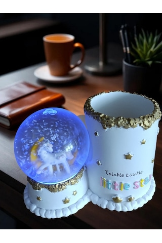 Beyaz At Figürlü 15cmx10cm Ebat Pilli Işıklı Dekoratif Kar Küre Kalemlik 15cm X 10cm