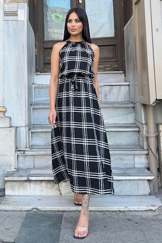 Kadın Siyah Ekose Desenli, Halter Yaka, Kendinden Kemerli Uzun Salaş Elbise Siyah