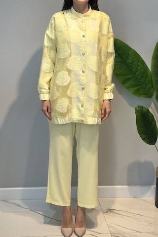 Lale Butik Organze Kumaş Üst Ceketi Taşlı Düğmeli Desenli Ceket Pantolonlu Takım 14396 Sarı