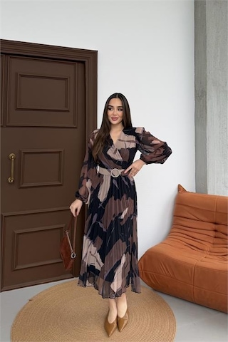 Neşeli Butik Kadın Kahverengi Beli Kemerli Piliseli Şifon Astarlı Midi Boy Elbise Nbelb04 Kahverengi