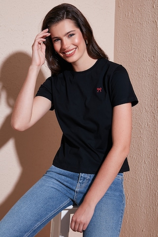 Lela Pamuklu Slim Fit Bisiklet Yaka Minimal Işleme Detaylı Bayan T Shirt 5866398 Siyah