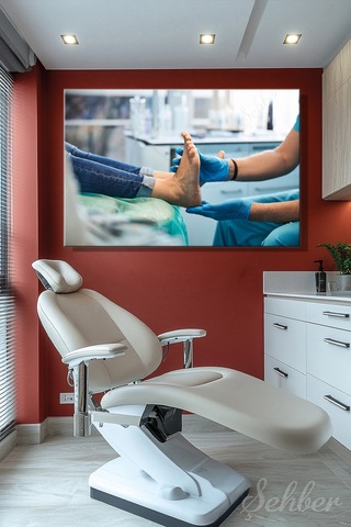 Klinikte Hastanın Ayağının İncelenmesi Tıbbi Bakım Fotoğrafı Yatay Kanvas Tablo 4602 Çok Renkli