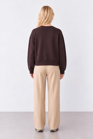Quzu Brown Sugar Nakış Detaylı İçi Yumuşak Kadın Sweatshirt Kahverengi Kahverengi