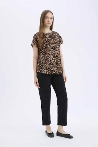 DeFacto Regular Fit Leopar Desenli Bisiklet Yaka Kısa Kollu Bluz E7038AX25SPBG150