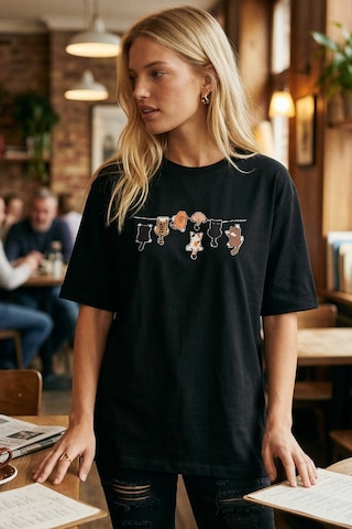 Armonika Kadın Siyah Önü Kedi Baskılı Yanları Yırtmaçlı Pamuklu T-shirt Arm-26y137002