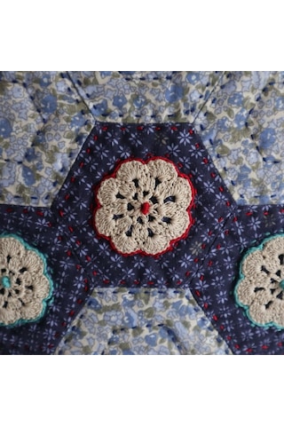 Patchwork El Yapımı Dantel Ve Kumaş Tasarım Yastık Çok Renkli