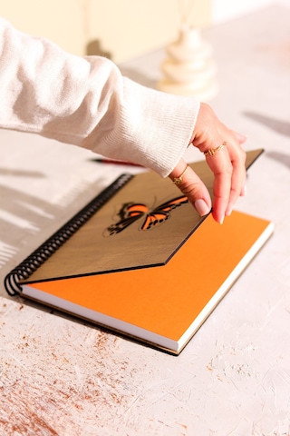 Doğal Ahşap Kapaklı Çizgisiz Defter - Şık Ve Dayanıklı Tasarım Çok Renkli