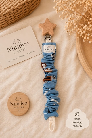 Nunuco Atelier El Yapımı Emzik Askısı %100 Pamuk Kumaş Bpa İçermez Klips Güvenli Emzik Tutucu Açık Mavi