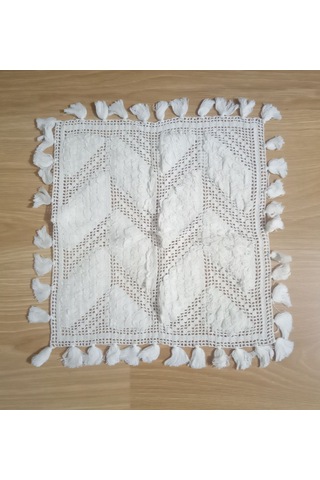 El İşlemesi Beyaz Dantel,kenarı Püsküllü Sehpa Örtüsü 31x33cm Çok Renkli