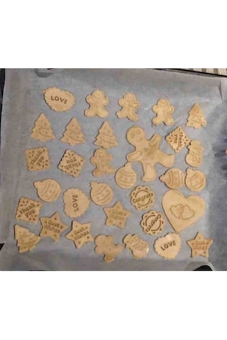 Bayev 12 Adet Basmalı Kopat Kurabiye Kalıbı Seti Gingerbreadman Çam Ağacı Yılbaşı Özel Kurabiye