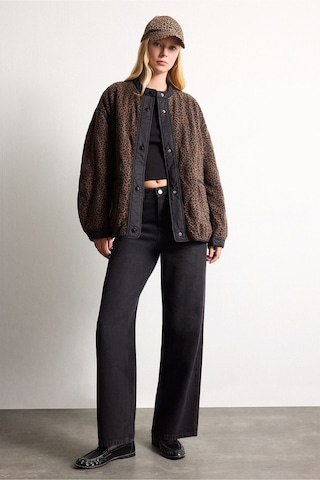 Defacto Relaxed Fit Bisiklet Yaka Leopar Desenli Çıtçıtlı Mont H8587ax26wnbk81 Siyah-bk81
