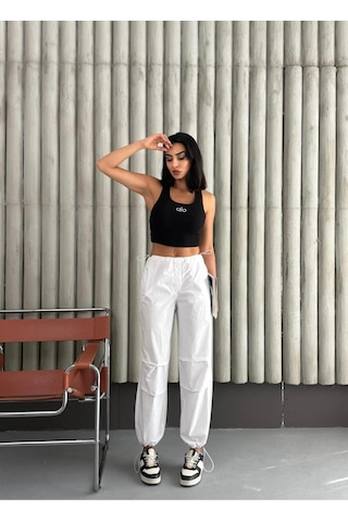 Dizleri Pile Detaylı Paraşüt Pantolon Beyaz