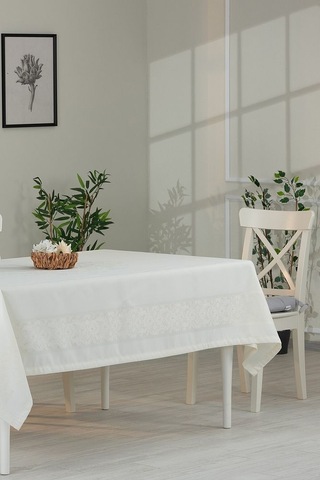 Jumbo Jakar Pano Desen Leke Tutmaz Jakarlı 150x250 Cm Lüks 8 Kişilik Masa Örtüsü Krem Beyaz