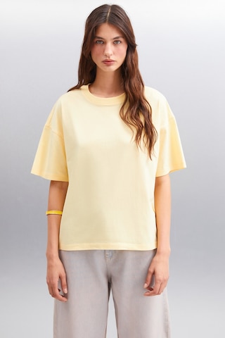 Grımelange Jemmy Kadın %100 Organik Pamuk Relaxed Fit Yırtmaçlı Yuvarlak Yakalı Sarı T-shirt Sarı