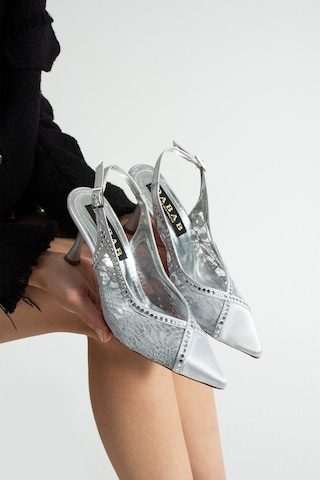 Dabab Shoes Laceora Kadın Gümüş Sivri Burun 10 Cm Topuklu Dantel Dokulu İnci Detaylı Slingback Abiye Ayakkabı
