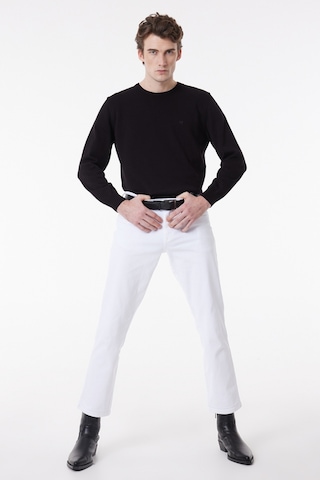 Wrangler Texas Slim Fit Dar Kesim Normal Bel Dar Paça Esnek Beyaz Erkek Pantolon W12S004100 Beyaz