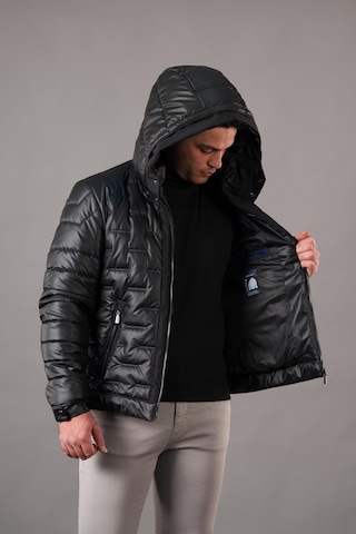 Regular Fit Kapşonlu Astarlı Kapitone Erkek Mont 001