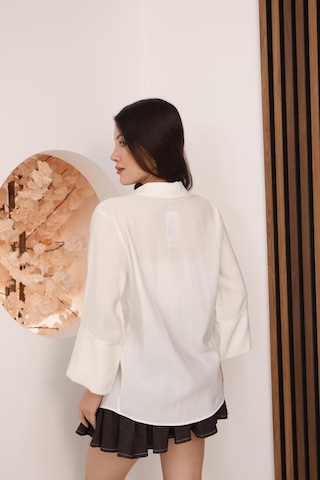 Kadın Slim Fit Dar Kesim Vücuda Oturan Uzun Kollu Beyaz Gömlek