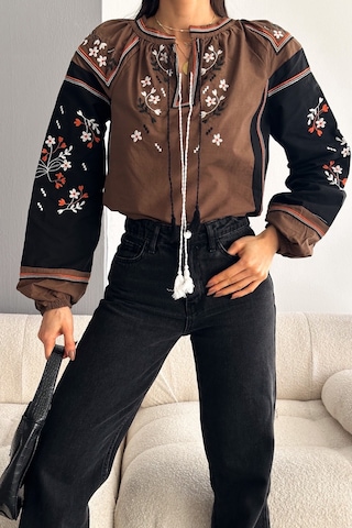 Femelle Kadın Kahverengi Püsküllü Nakış İşlemeli Vintage Bluz