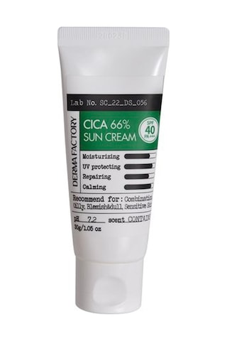 Derma Factory %66 Centella Asiatica İçeren Yatıştırıcı Güneş Kremi Derma Factory Cica Sun Cream sp40 pa+++ 30gr