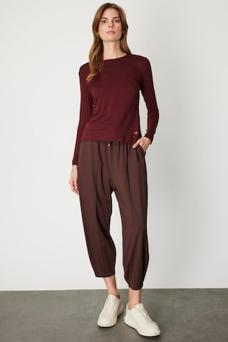 On Kadın Metal Aksesuarlı Sıfır Yaka Basic Bluz 61303 Bordo Bordo