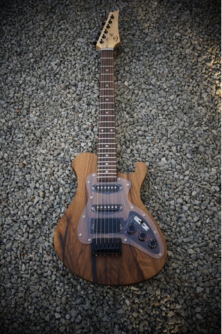 Elektro Gitar Model: Gece2 Custom Epoksi & Yıllanmış Ağaç Kişiye Özel Ceviz / Siyah