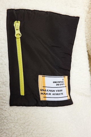Ersefa Oversize Fermuarlı Yaka Düşük Kol Paraşüt Kumaş Detaylı Peluş Gen Ekru
