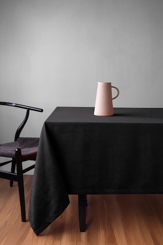 Kadife Dokulu Siyah Masa Örtüsü Zengin Renk Seçenekli Siyah