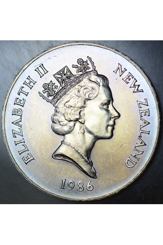 Yeni Zelanda 1 Dolar 1986 Hatıra-ıı. Elizabeth Ziyareti. 40.000 Basılmıştır. 38,6 Mm 28,3 Gr. Çil -