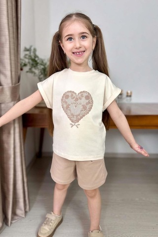 Riccotarz Kız Çocuk Göğsünde Dantel İşleme Kalp Detaylı Krem T-shirt Beli Lastikli Şortlu Takım