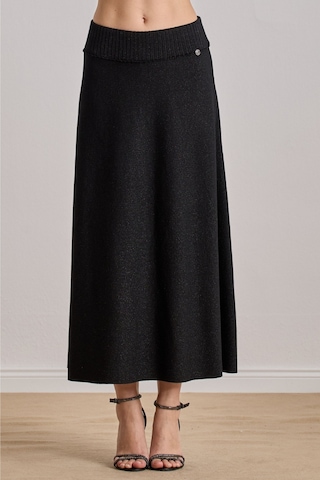 Bilekte Boy Siyah Triko Etek Siyah