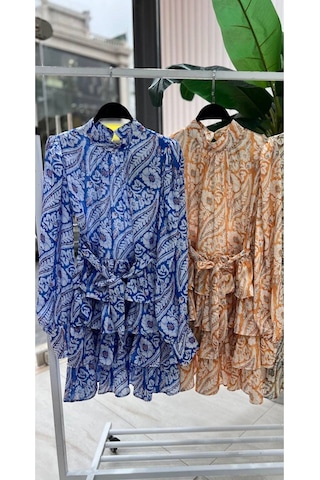 Fashion Cocktail Vatkalı Omuz Katlı Etek İthal Soft Otantik Desen Şifon Kumaşlı Uzun Kol Baharlık Mini Elbise Mavi