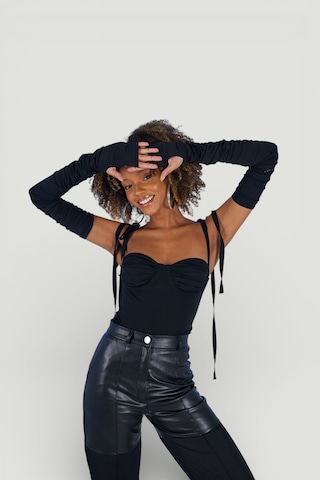 Holly Lolly Çıkarılabilir Kollu Fiyonk Bağlamalı Ribbon Bodysuit Siyah