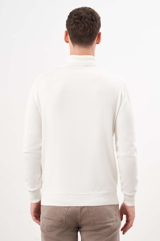 Morven Erkek Ekru Trend Core Spun Balıkçı Yaka Dynamic Fit Rahat Kesim Triko 26kc017010454 Ekru Ekru