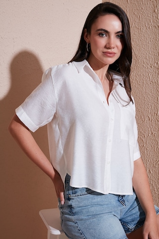 Lela Regular Fit Göğüs Cepli Kısa Kollu Bayan Gömlek 6779324 Beyaz