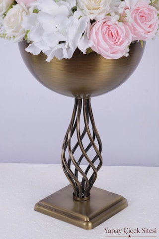 At Yapay Çiçek Sitesi Metal Bronz Burgulu Vazoda Yapay Gül Tanzimi 55 Cm Beyazpembe
