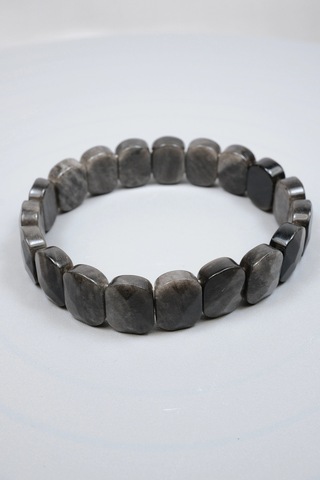 Gece Gökyüzünün Gümüş Şifası: Parlak Oval Faset Kesim Silver Obsidyen Bileklik Çok Renkli